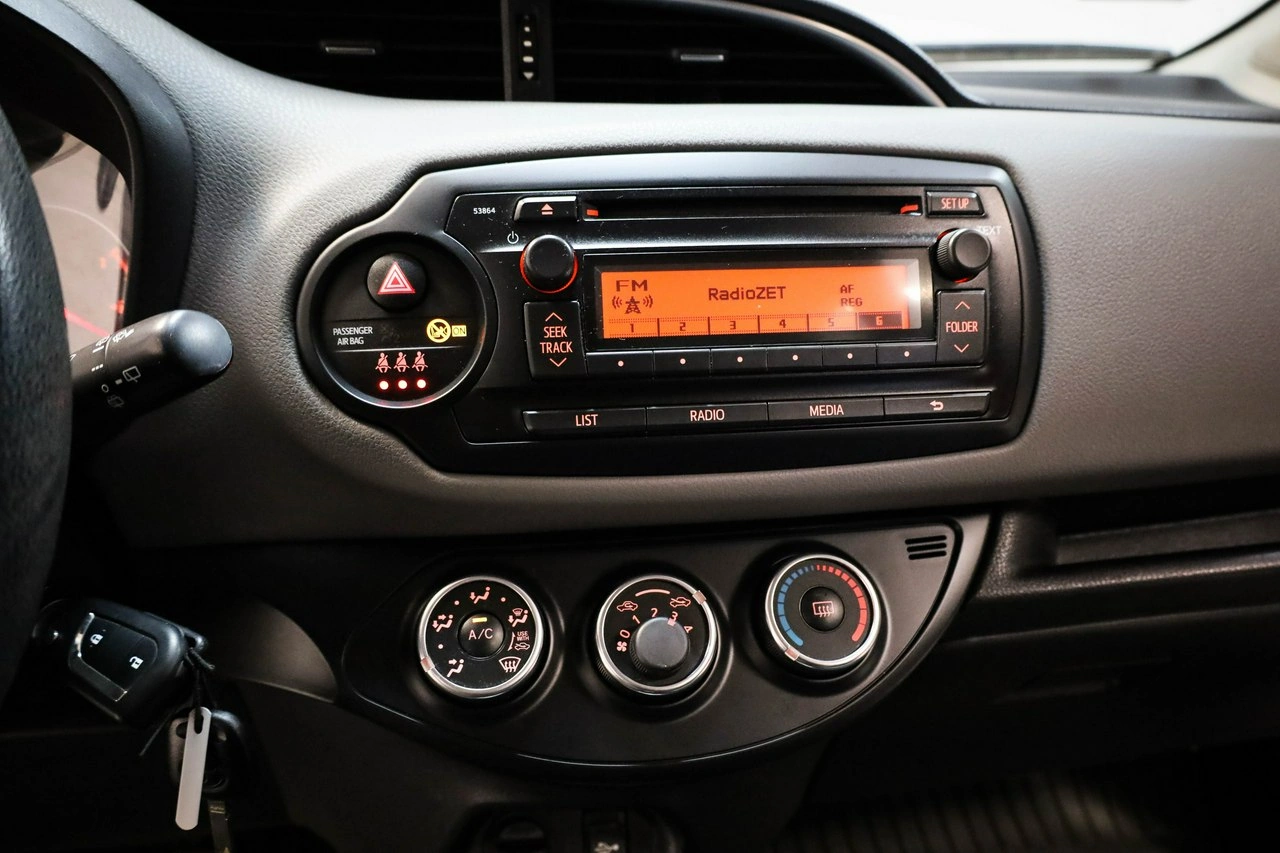 Toyota Yaris - Zdjęcie 15