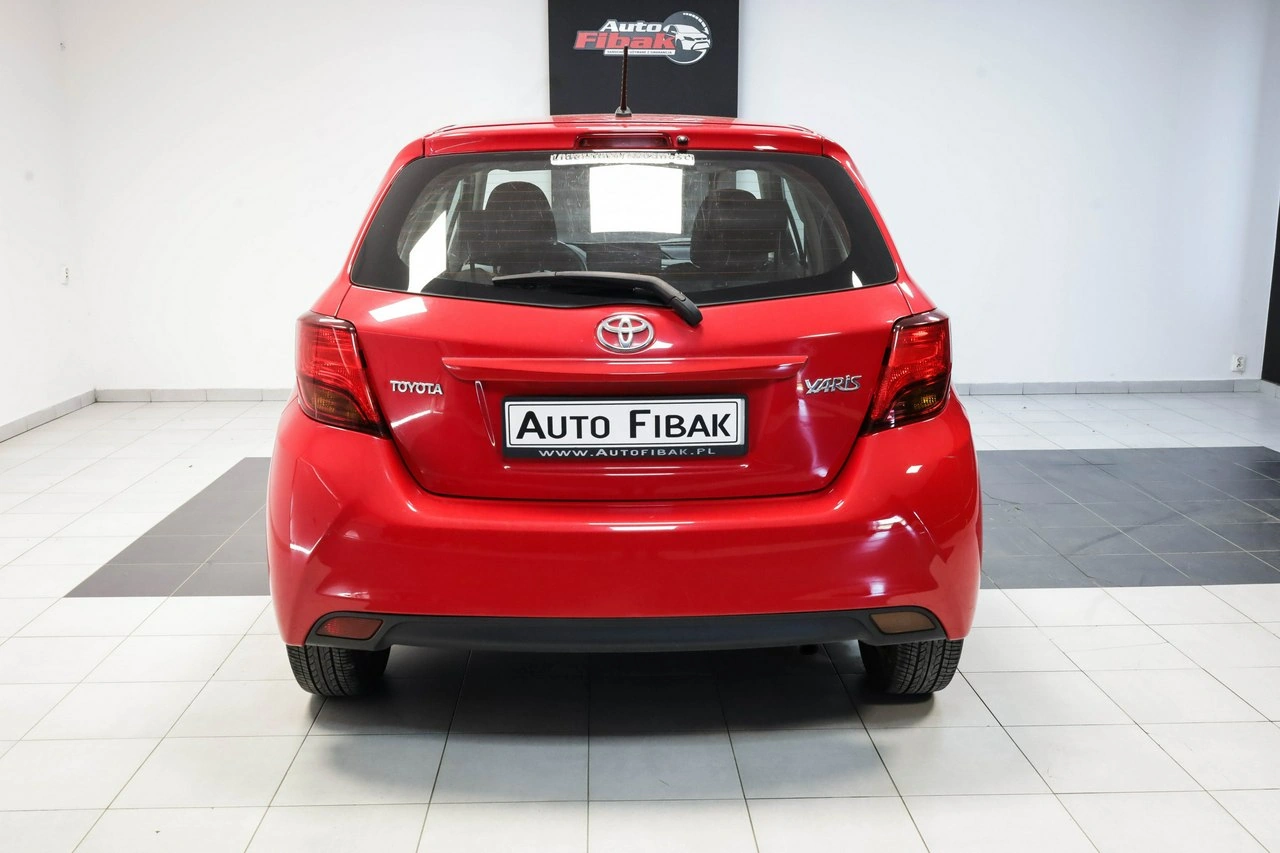 Toyota Yaris - Zdjęcie 8