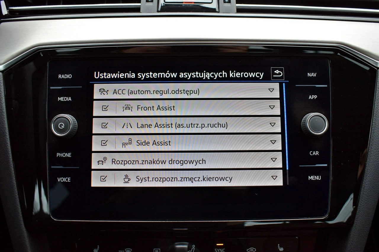 Volkswagen Passat - Zdjęcie 22