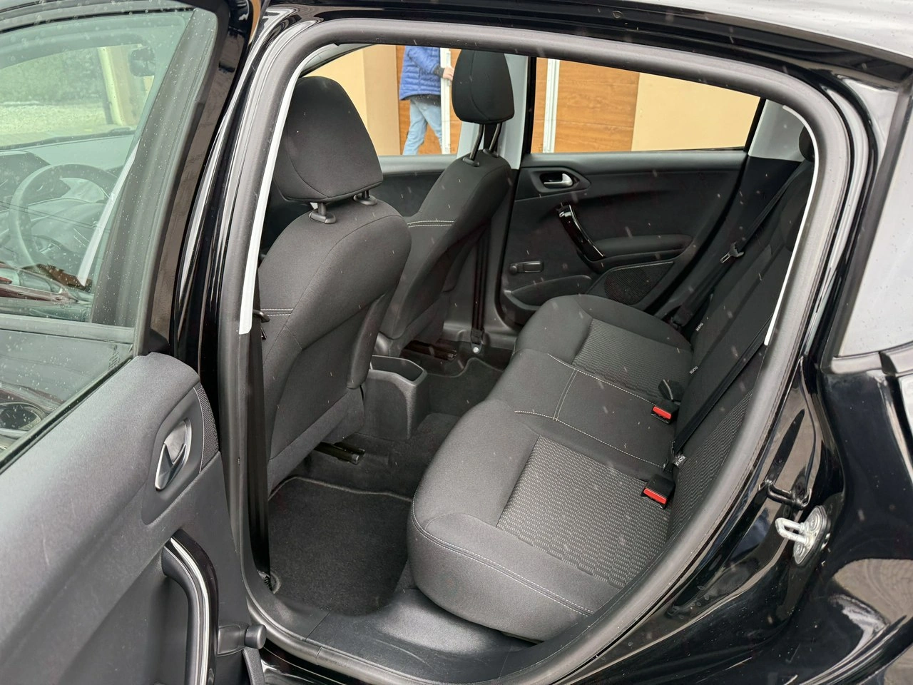 Peugeot 208 - Zdjęcie 25