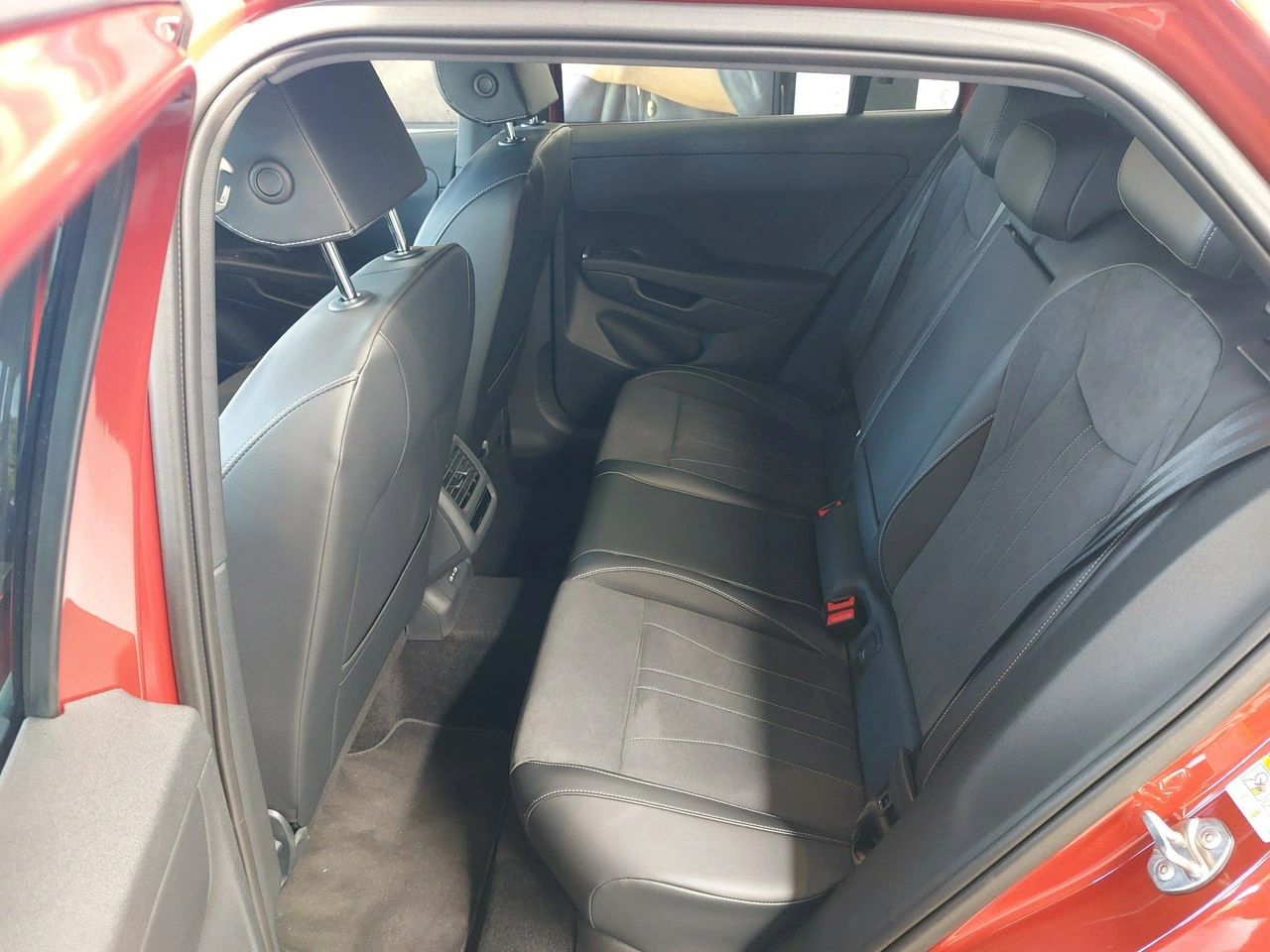 Volkswagen T-Roc - Zdjęcie 9