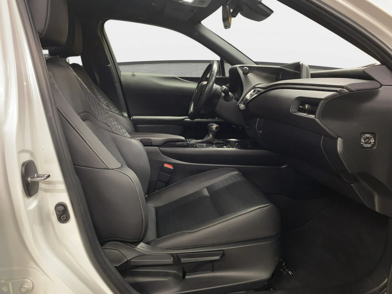 Lexus UX - Zdjęcie 11