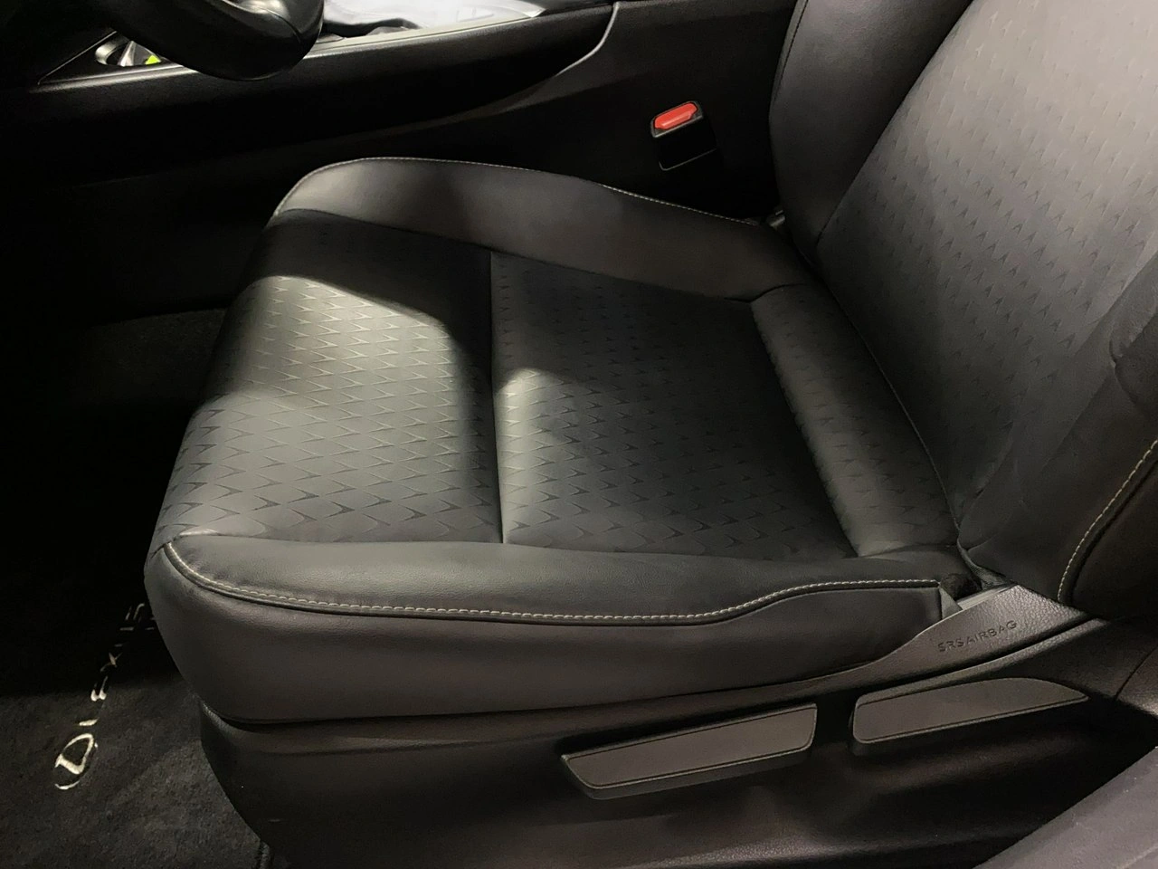 Lexus UX - Zdjęcie 12