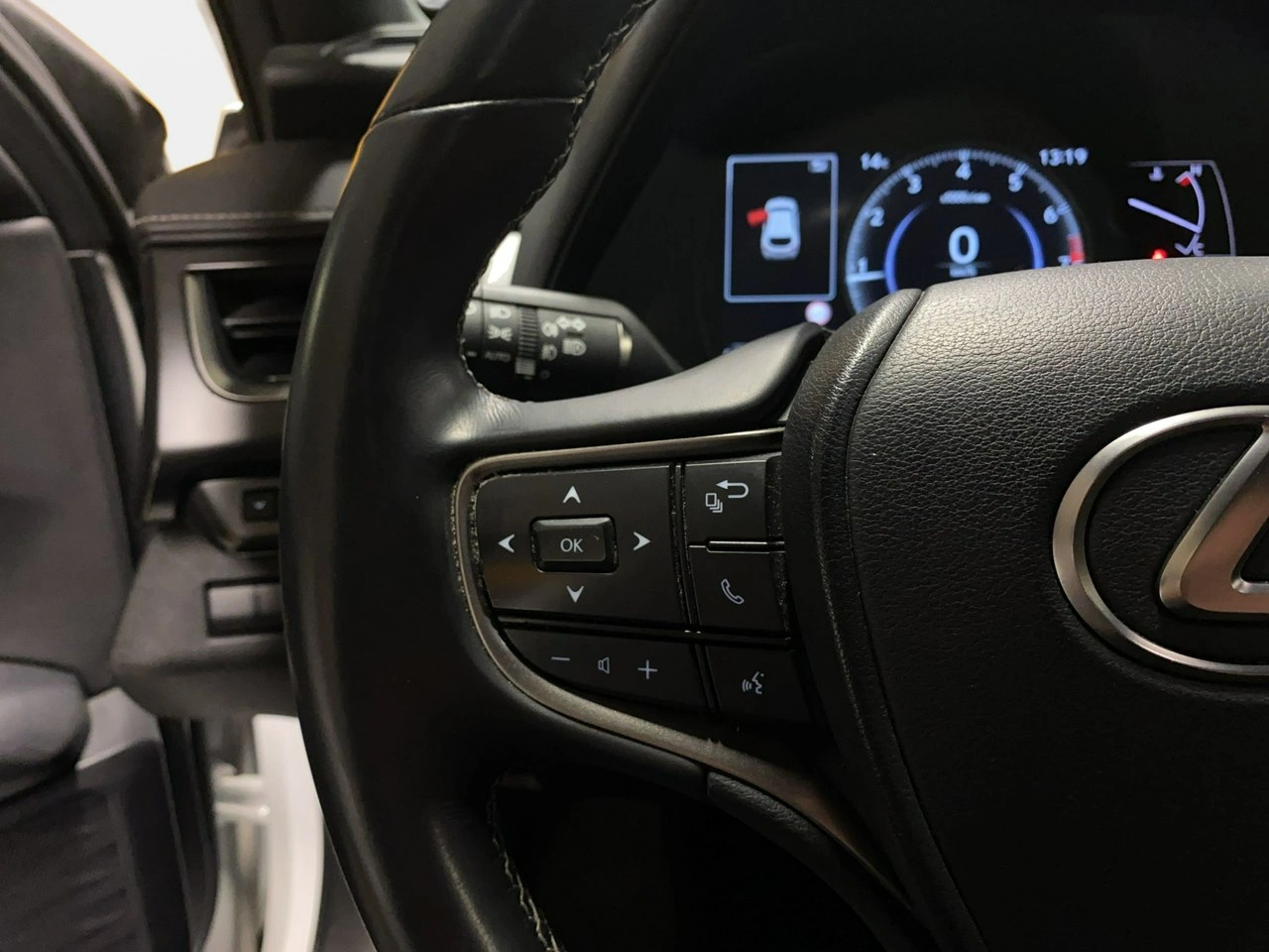 Lexus UX - Zdjęcie 20