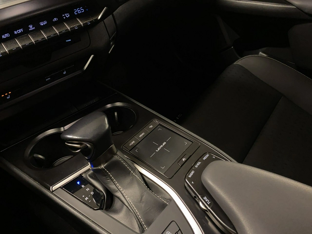 Lexus UX - Zdjęcie 30