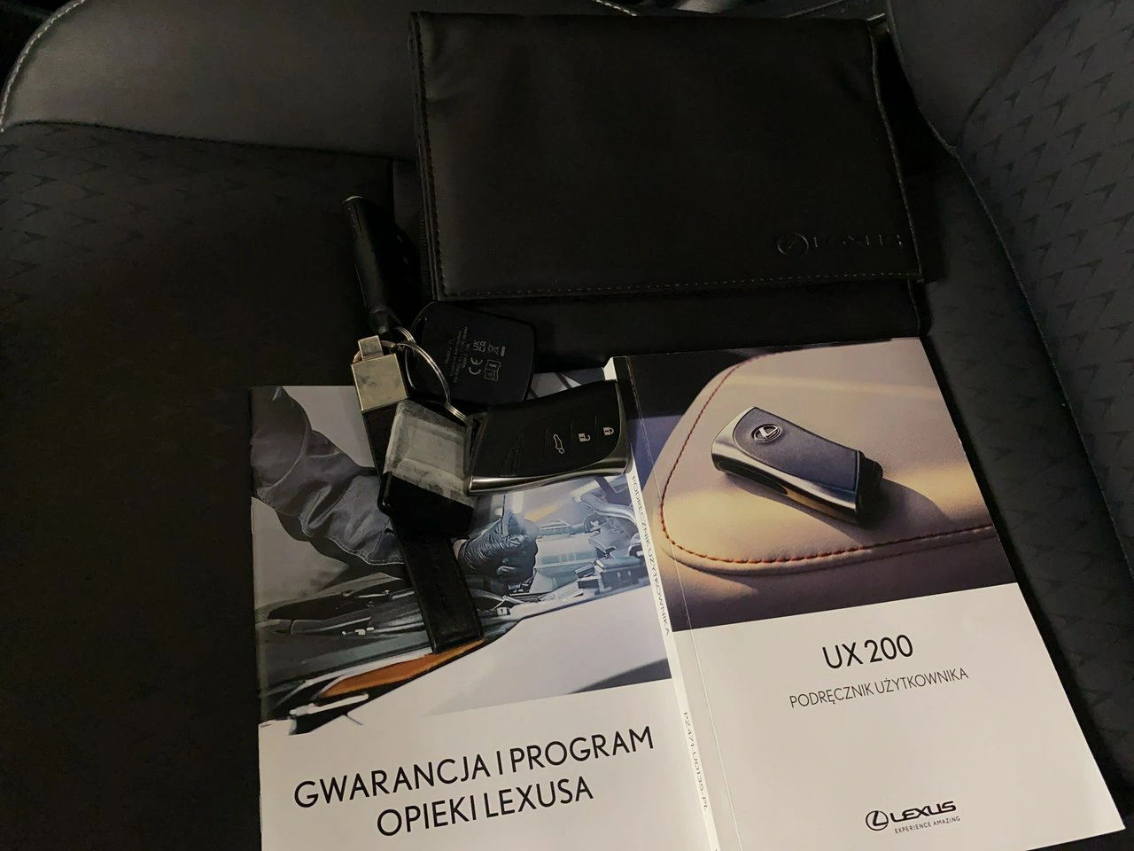 Lexus UX - Zdjęcie 37