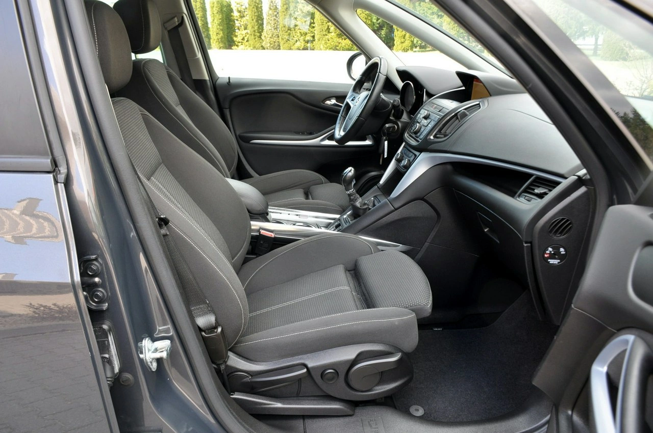Opel Zafira - Zdjęcie 16