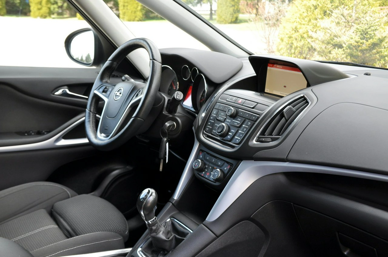 Opel Zafira - Zdjęcie 17