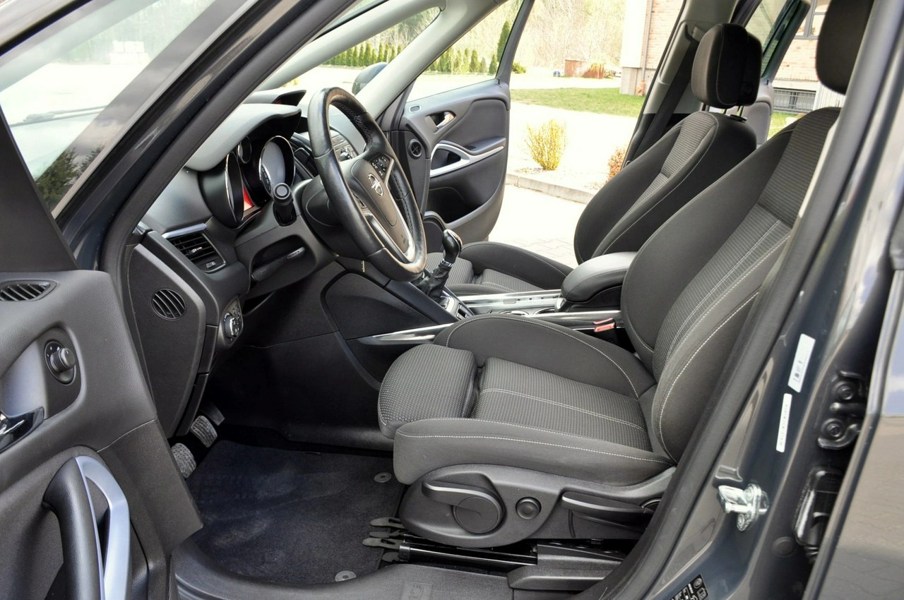 Opel Zafira - Zdjęcie 21
