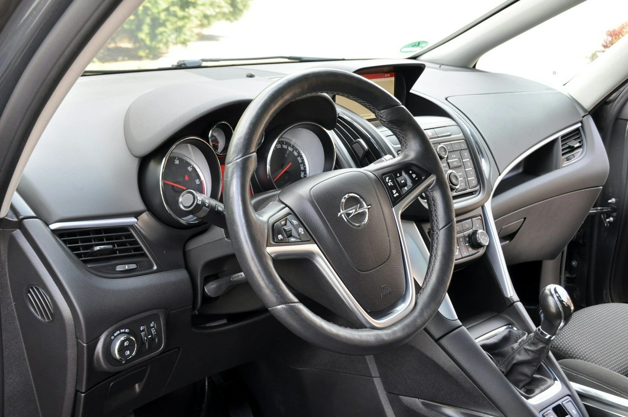 Opel Zafira - Zdjęcie 22