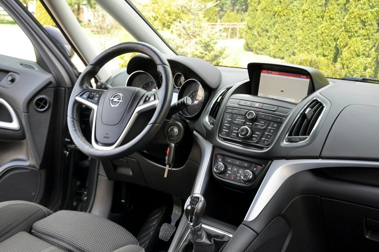 Opel Zafira - Zdjęcie 25