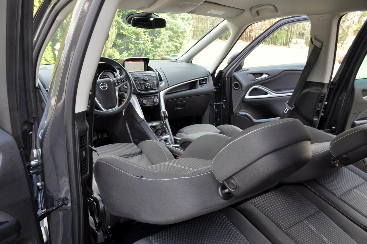 Opel Zafira - Zdjęcie 27