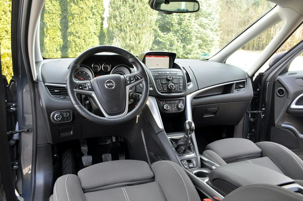 Opel Zafira - Zdjęcie 28
