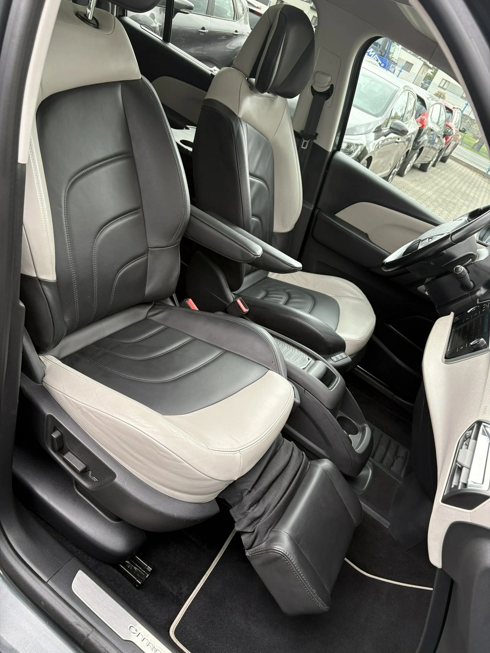 Citroën C4 Grand Picasso - Zdjęcie 24