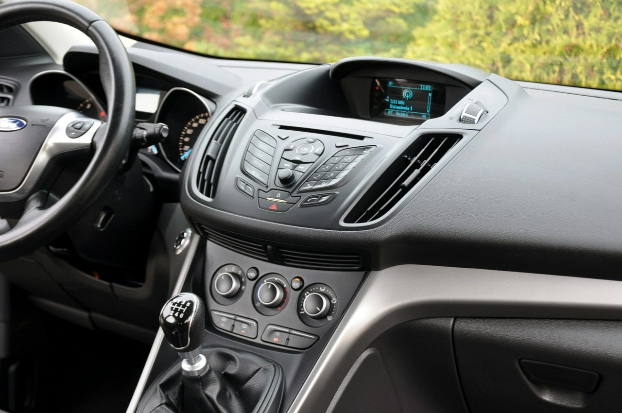 Ford Kuga - Zdjęcie 25