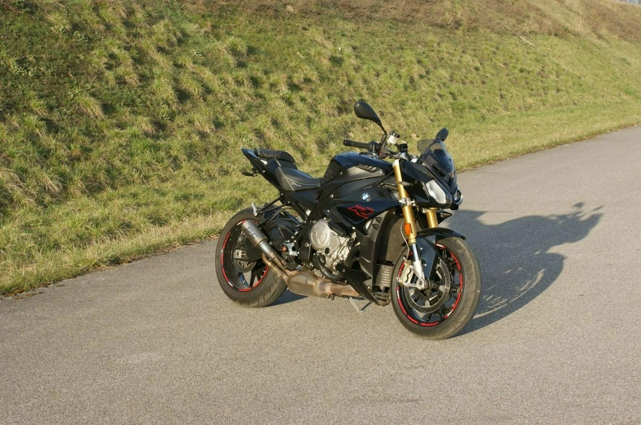 BMW S - Zdjęcie 1