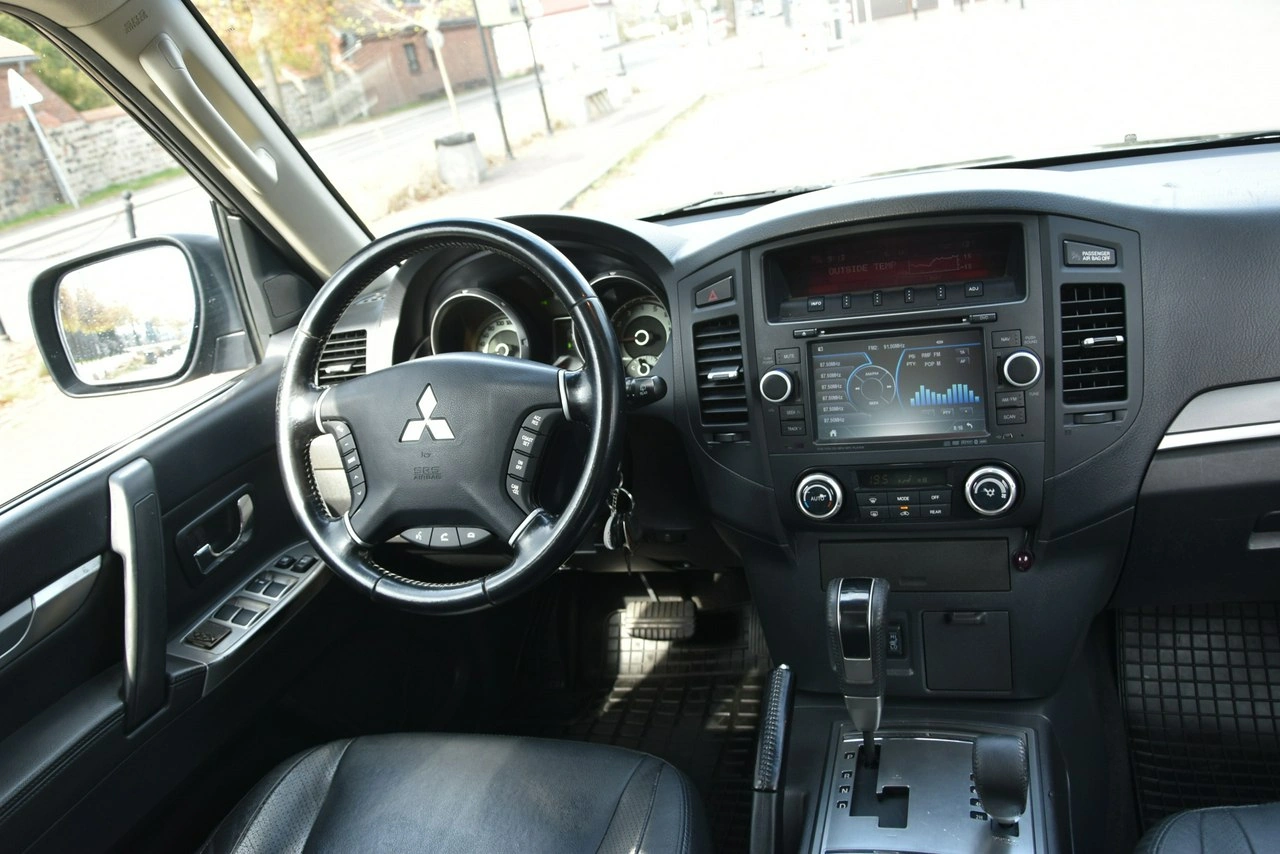Mitsubishi Pajero - Zdjęcie 8