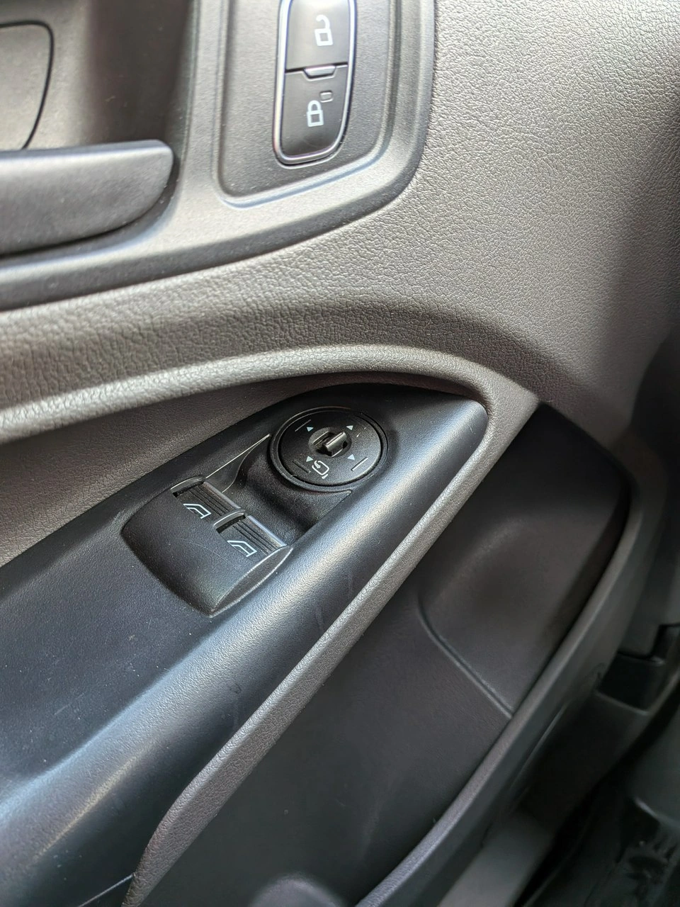 Ford Transit Connect - Zdjęcie 25