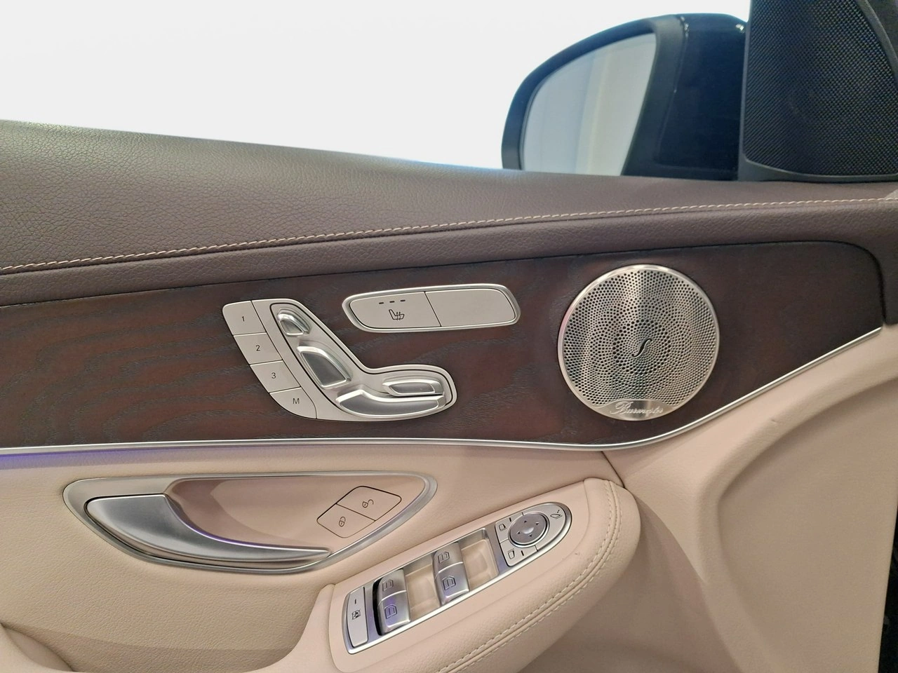 Mercedes GLC 300 - Zdjęcie 12