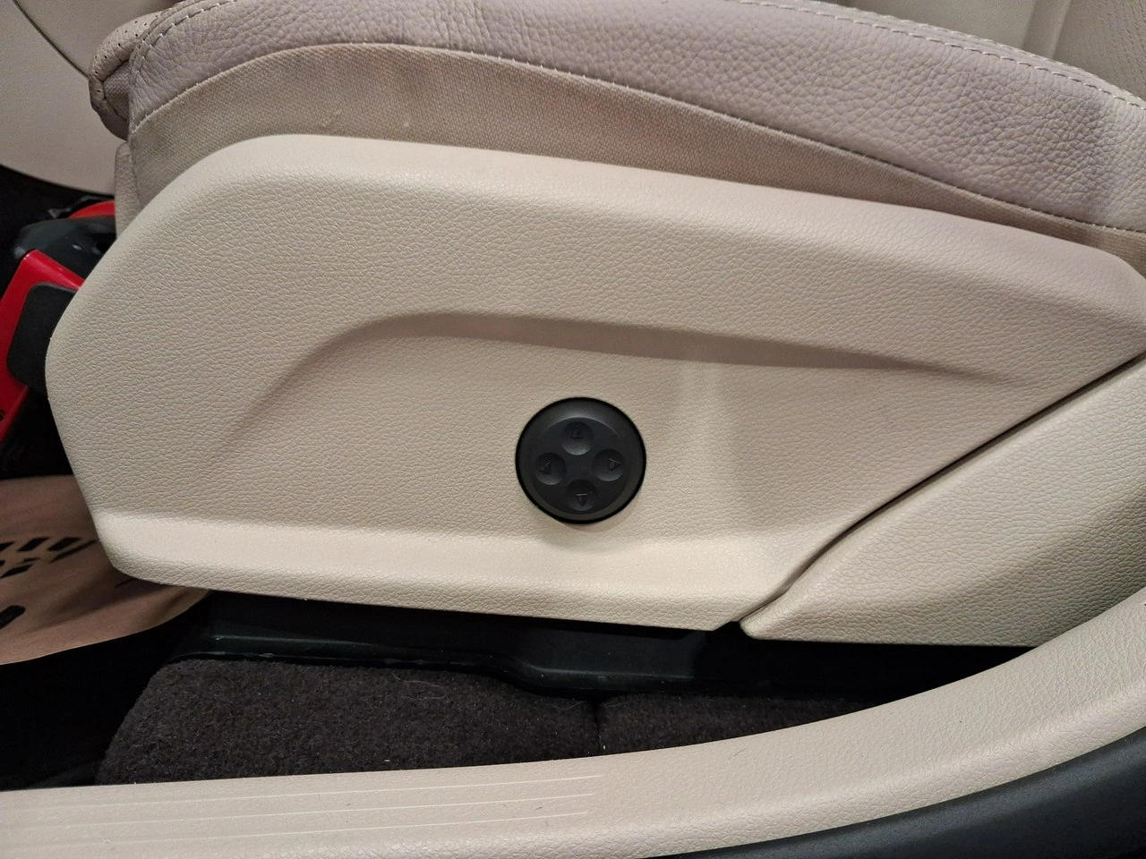 Mercedes GLC 300 - Zdjęcie 13