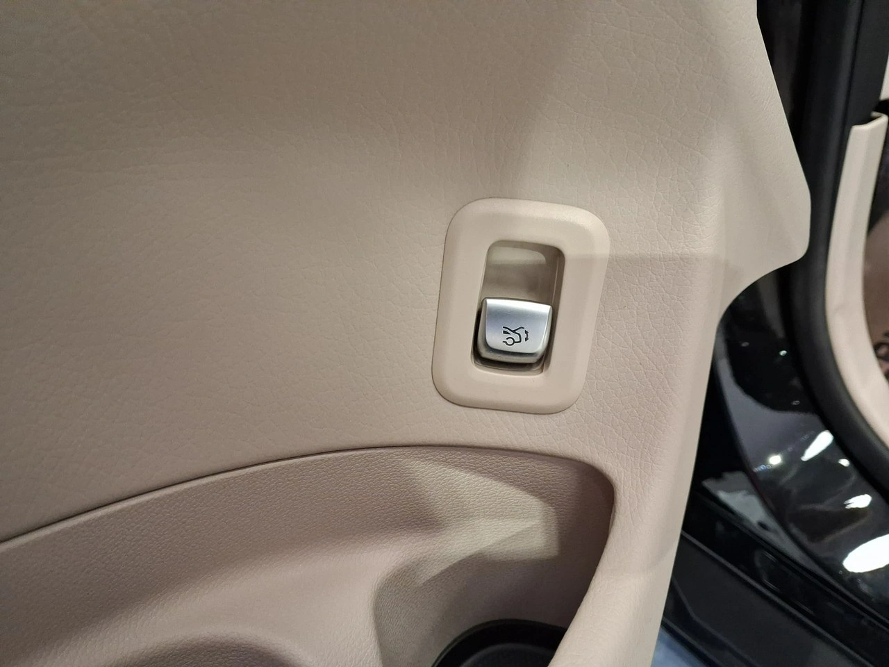 Mercedes GLC 300 - Zdjęcie 17