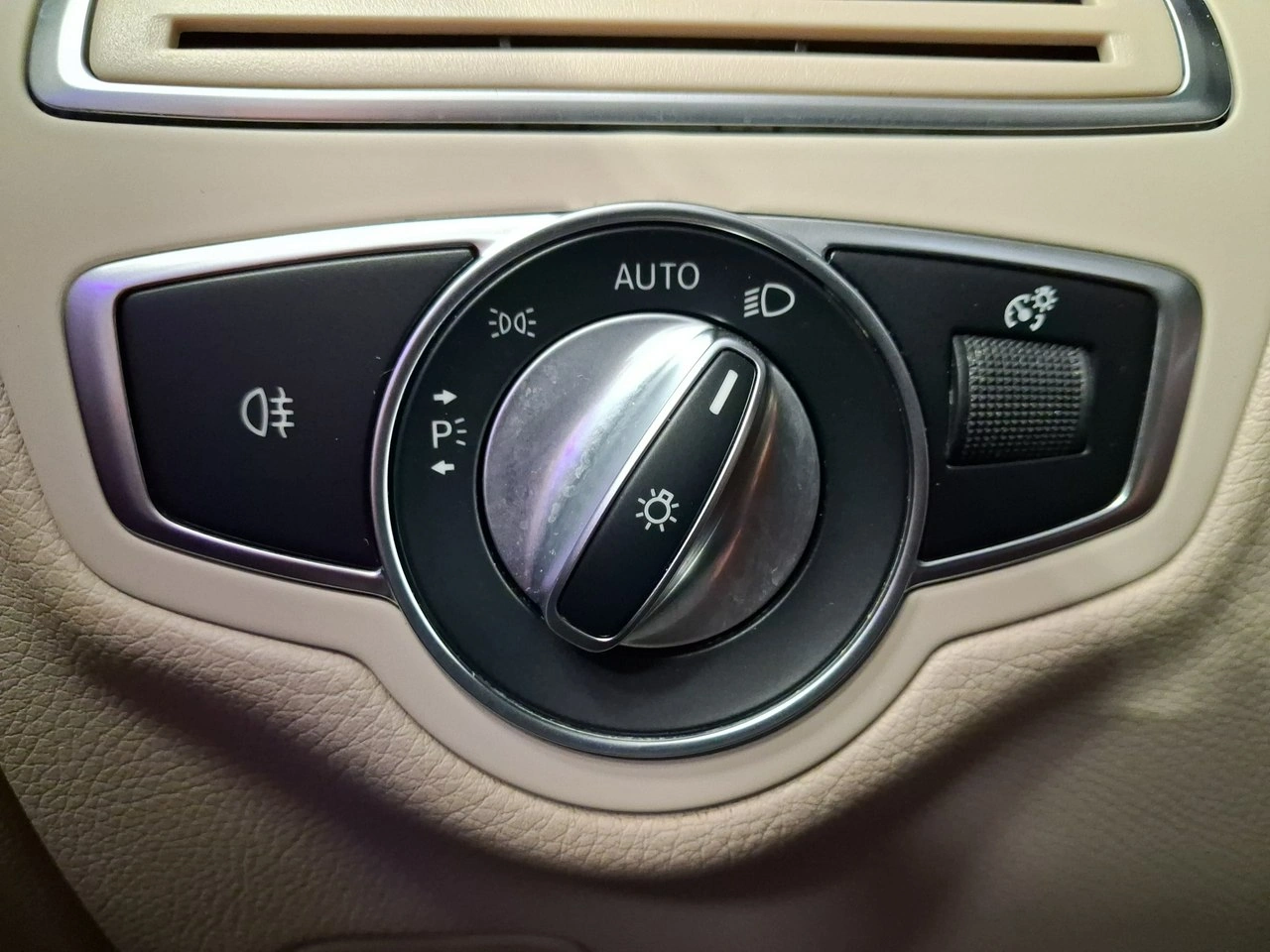 Mercedes GLC 300 - Zdjęcie 36