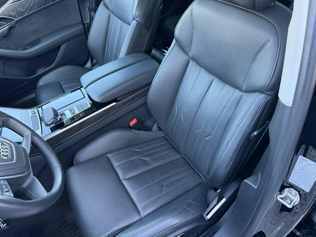 Audi A8 - Zdjęcie 12