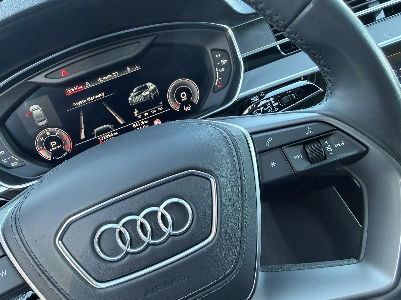 Audi A8 - Zdjęcie 18
