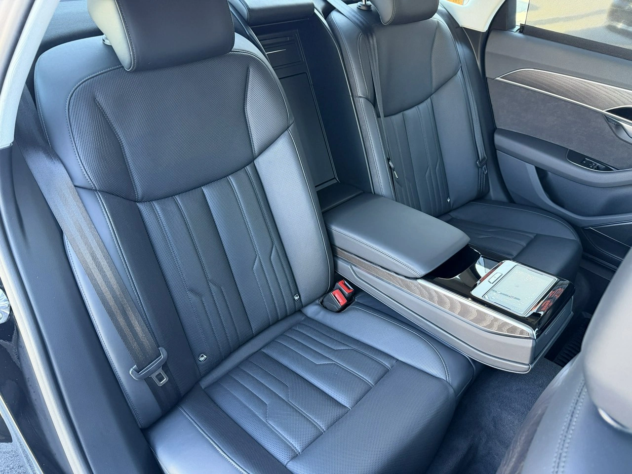 Audi A8 - Zdjęcie 31