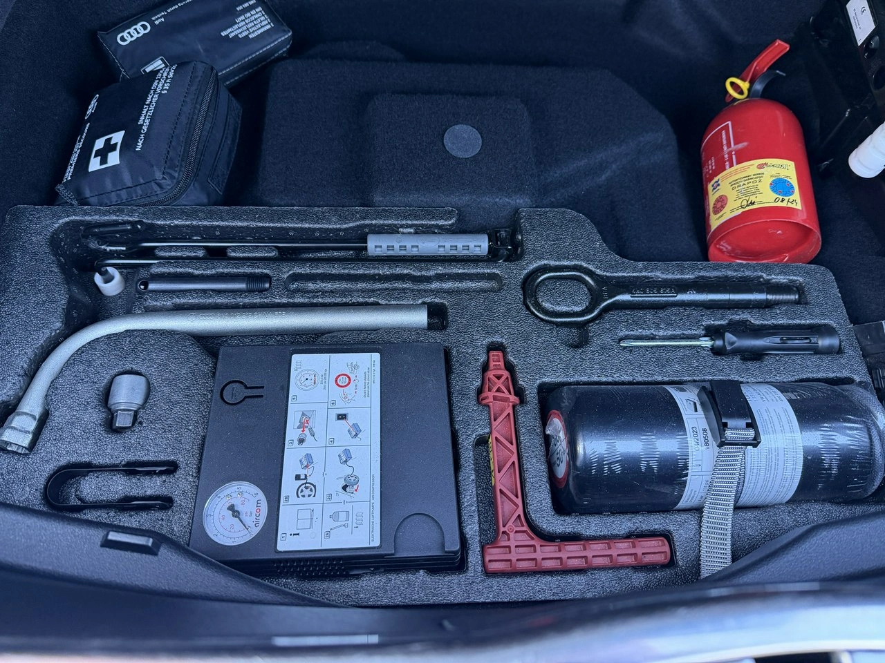 Audi A8 - Zdjęcie 36