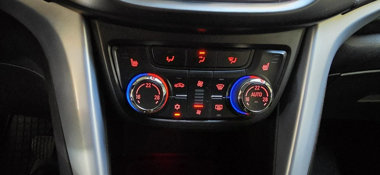 Opel Zafira - Zdjęcie 20