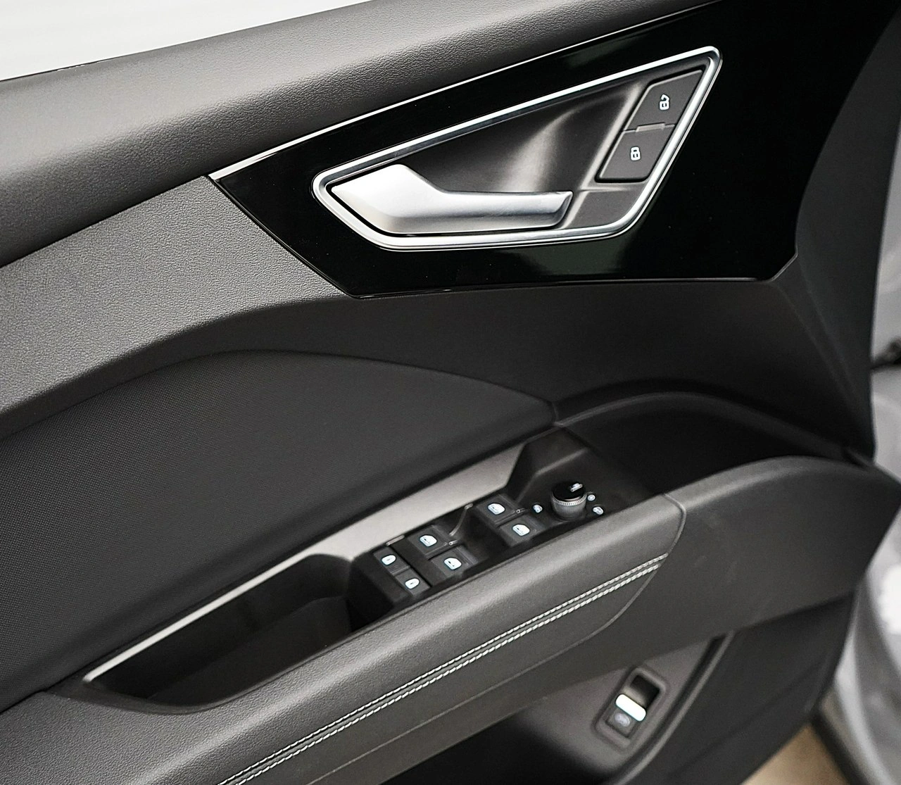 Audi Q4 e-tron - Zdjęcie 18