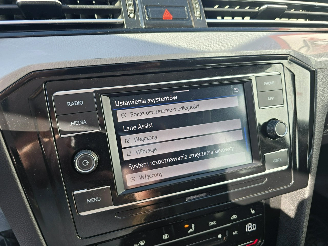 Volkswagen Passat - Zdjęcie 24