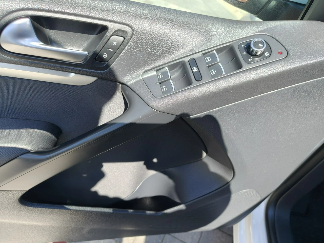 Volkswagen Tiguan - Zdjęcie 16