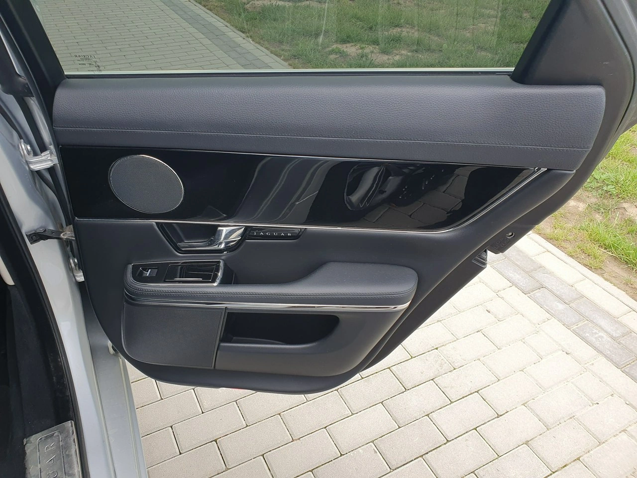 Jaguar XJ - Zdjęcie 26