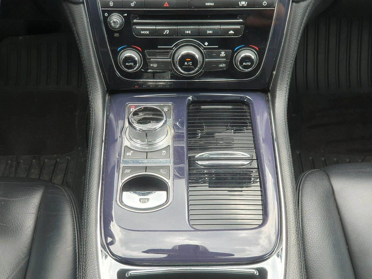 Jaguar XJ - Zdjęcie 32