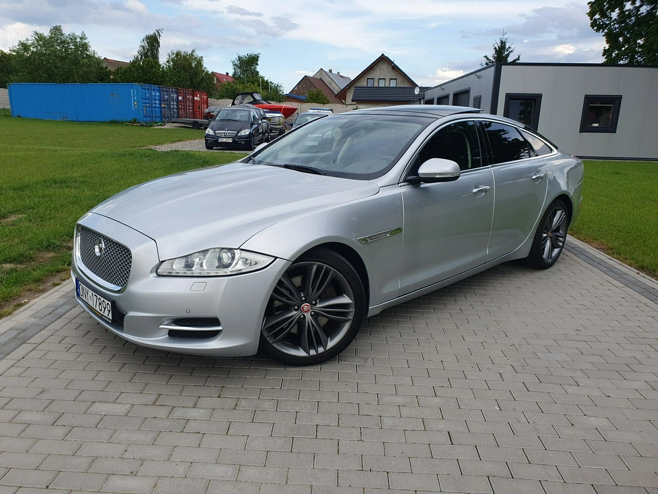 Jaguar XJ - Główne zdjęcie