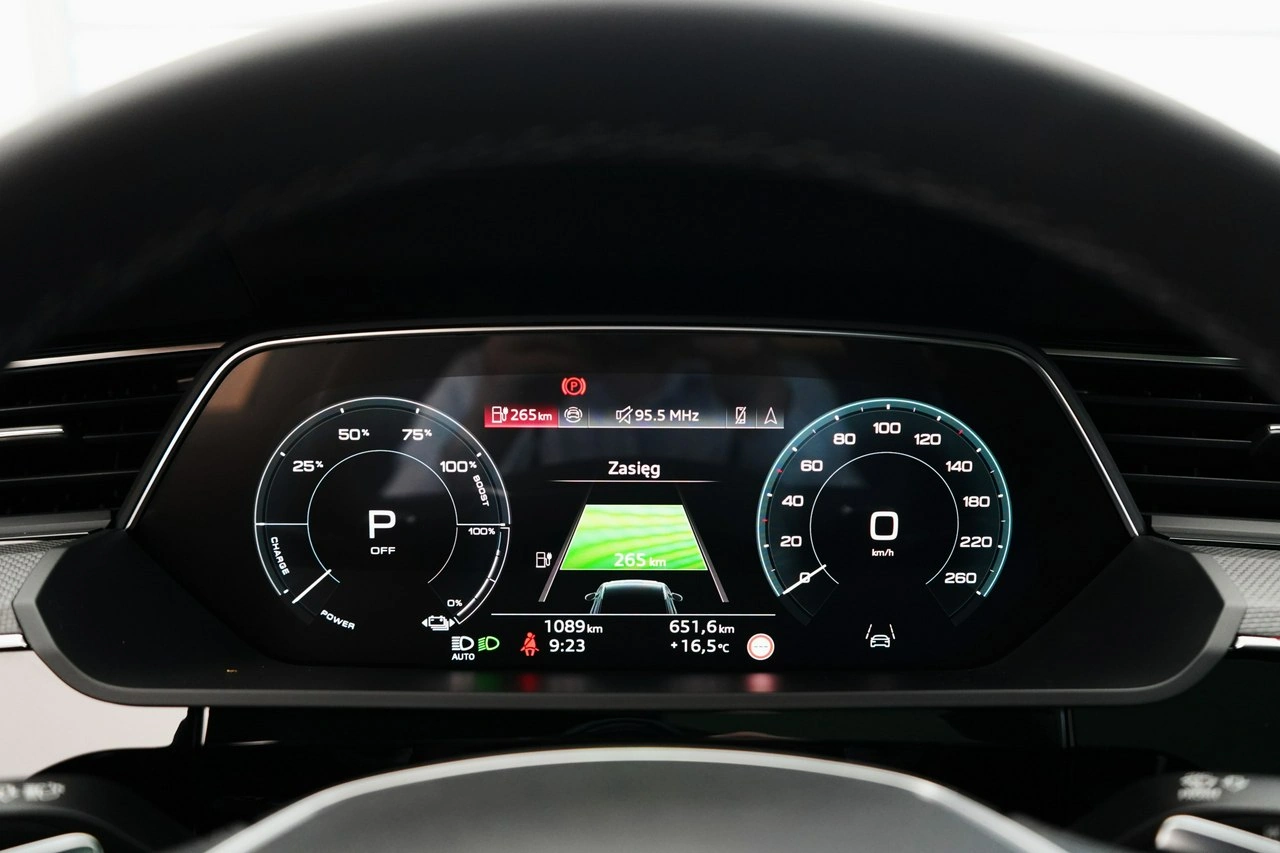 Audi SQ8 e-tron - Zdjęcie 18