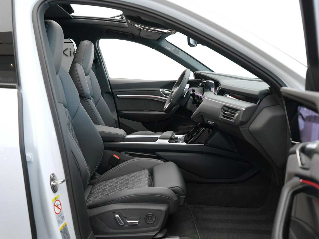 Audi SQ8 e-tron - Zdjęcie 24