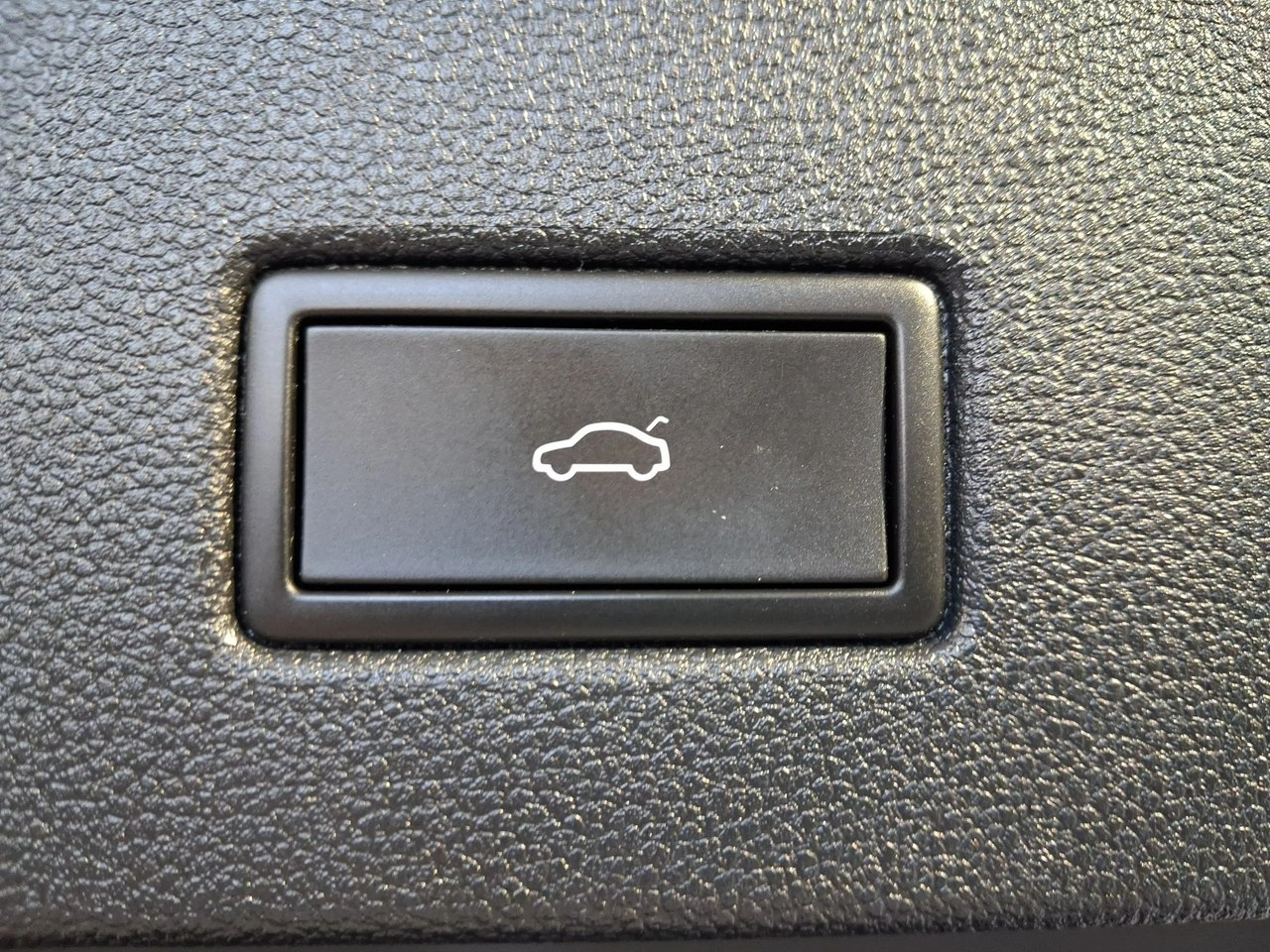 Volkswagen T-Roc - Zdjęcie 17