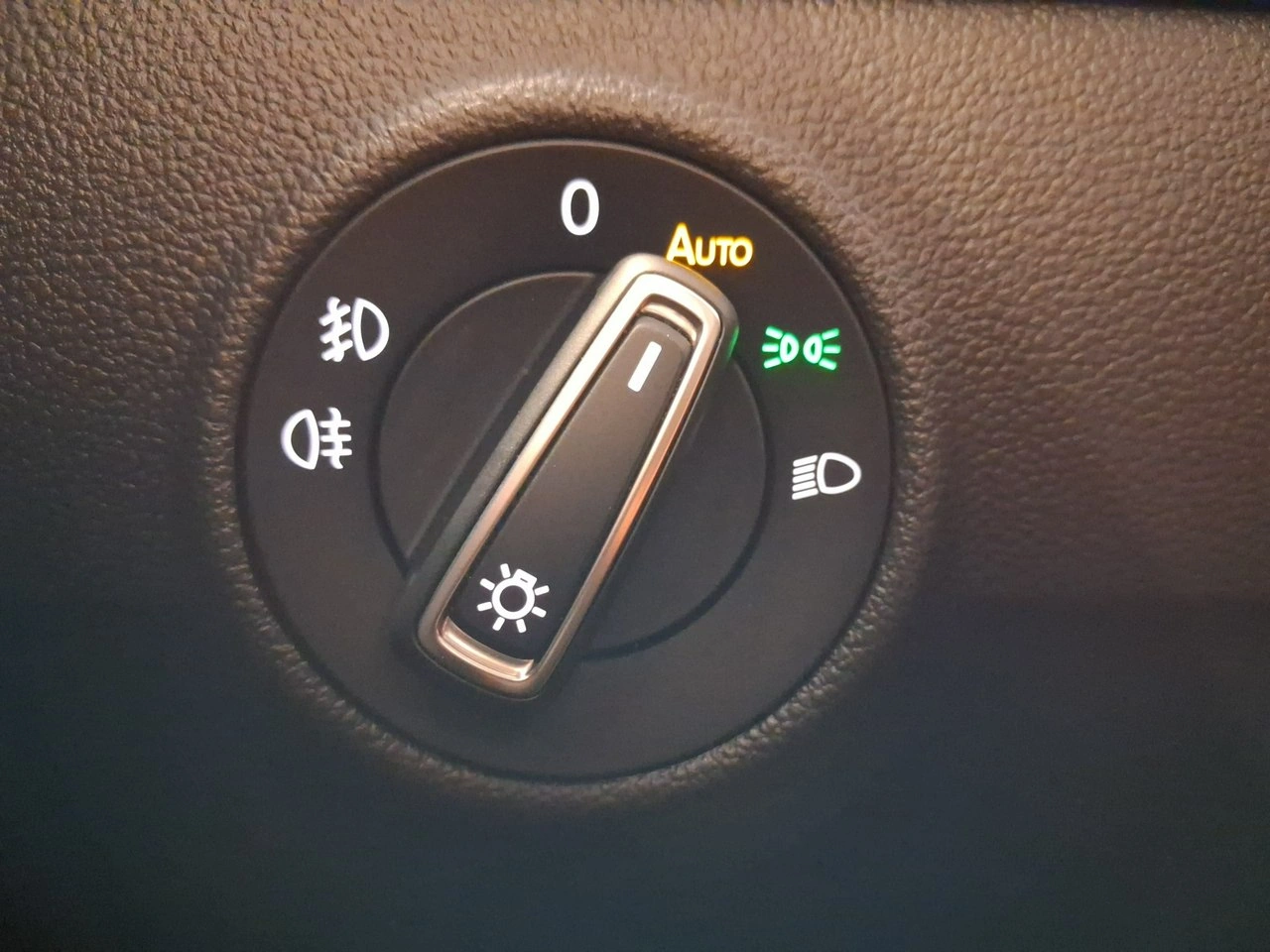 Volkswagen T-Roc - Zdjęcie 21