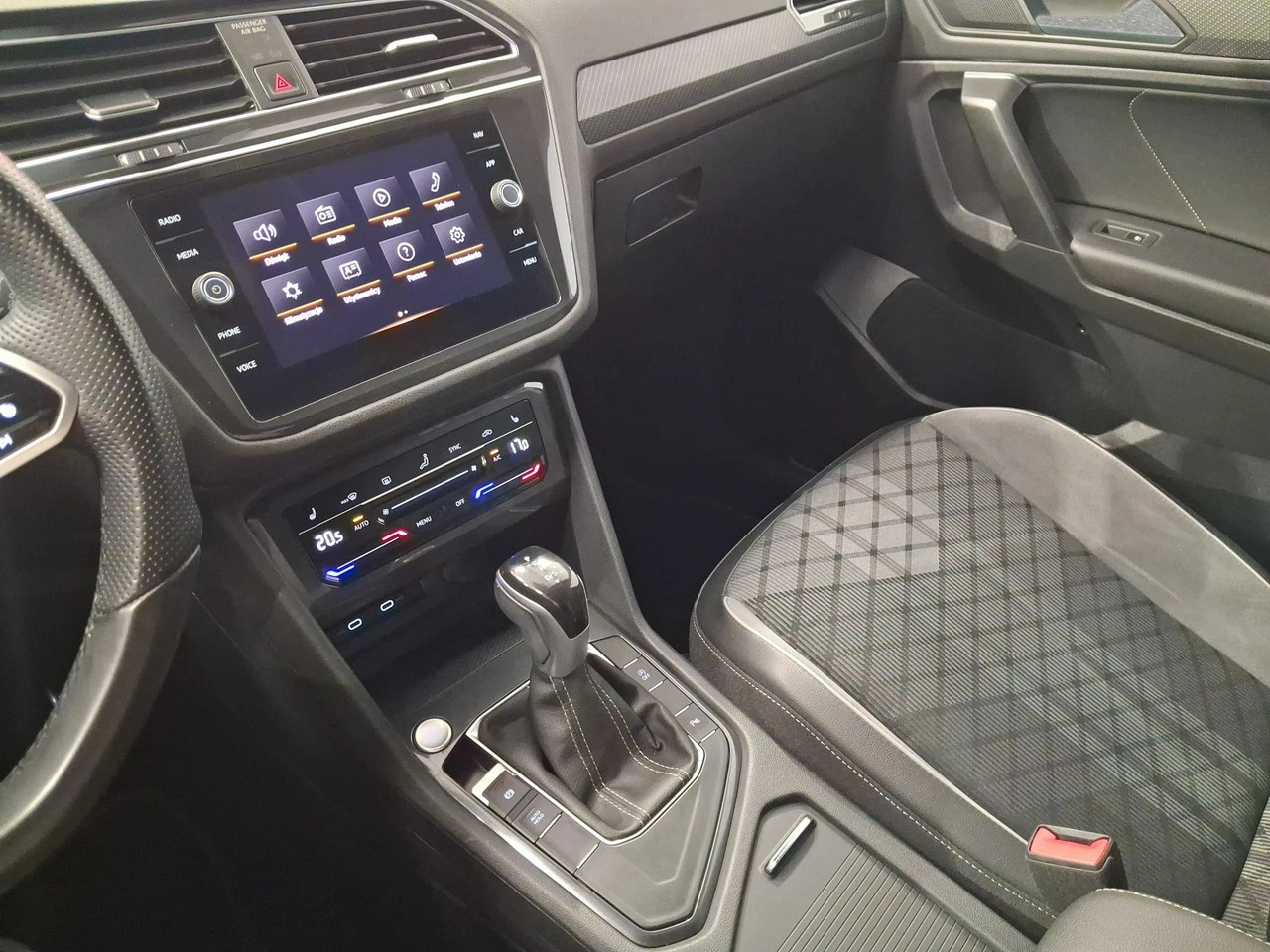 Volkswagen Tiguan Allspace - Zdjęcie 24