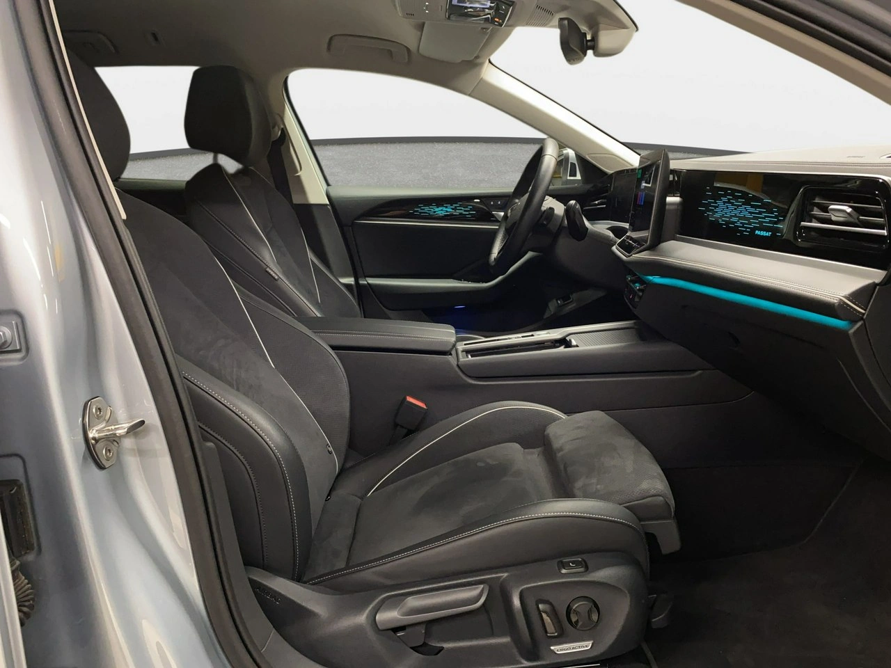 Volkswagen Passat Variant - Zdjęcie 11