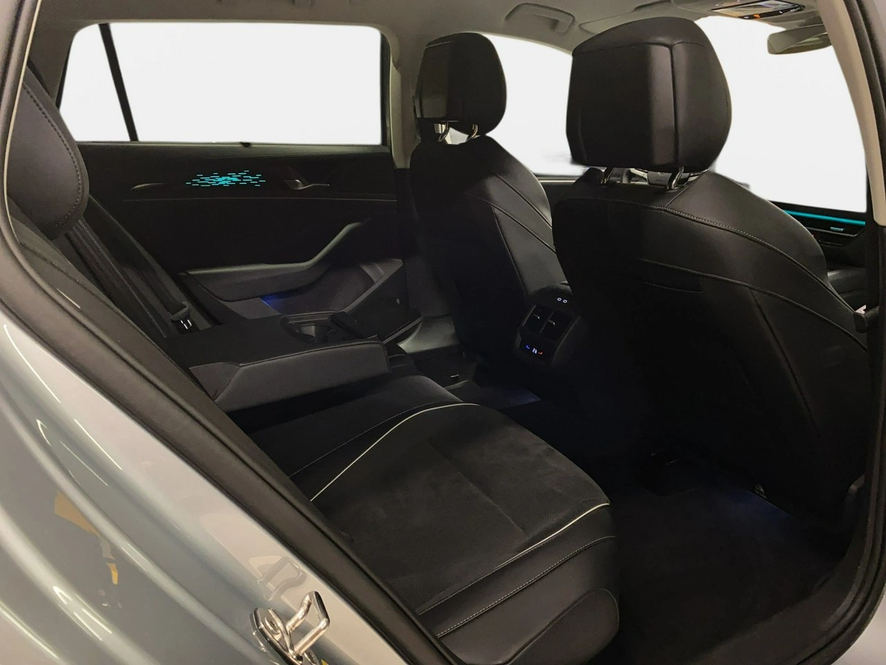 Volkswagen Passat Variant - Zdjęcie 13