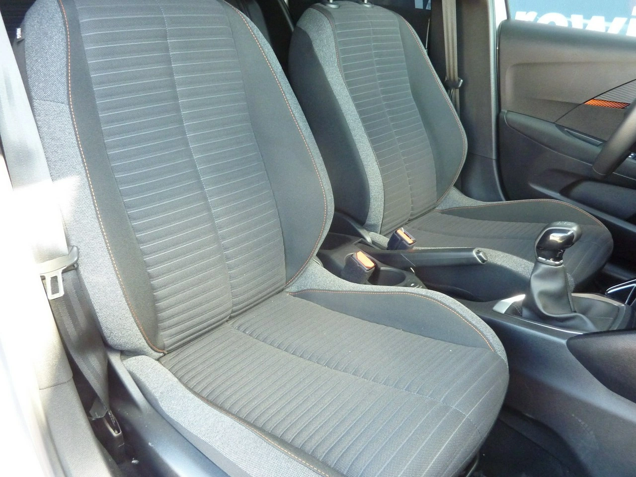 Peugeot 208 - Zdjęcie 15