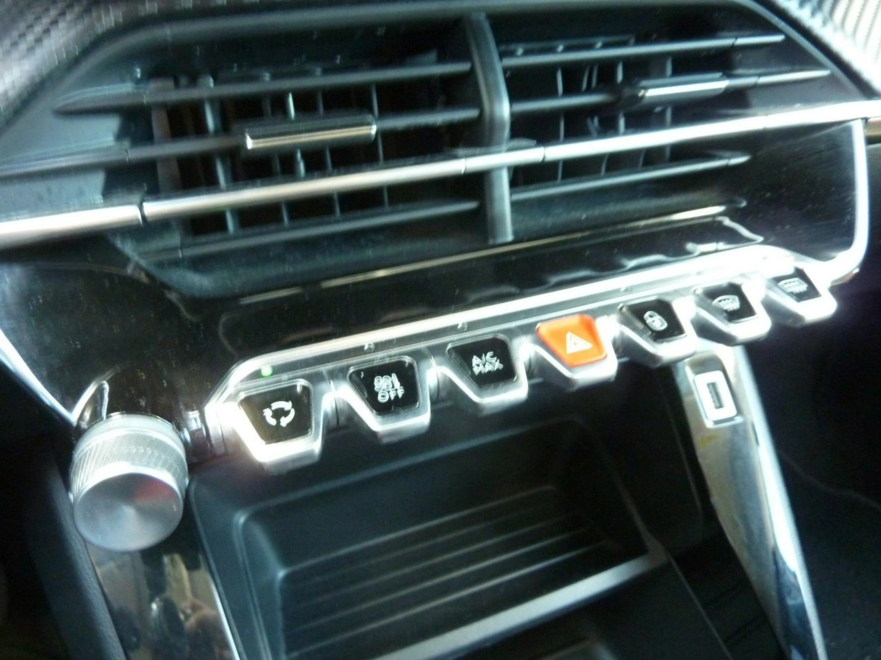 Peugeot 208 - Zdjęcie 27