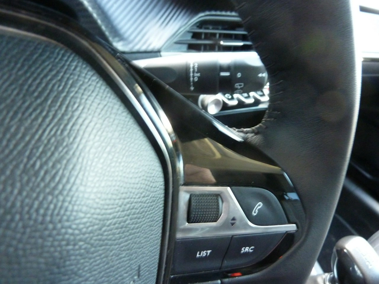 Peugeot 208 - Zdjęcie 31