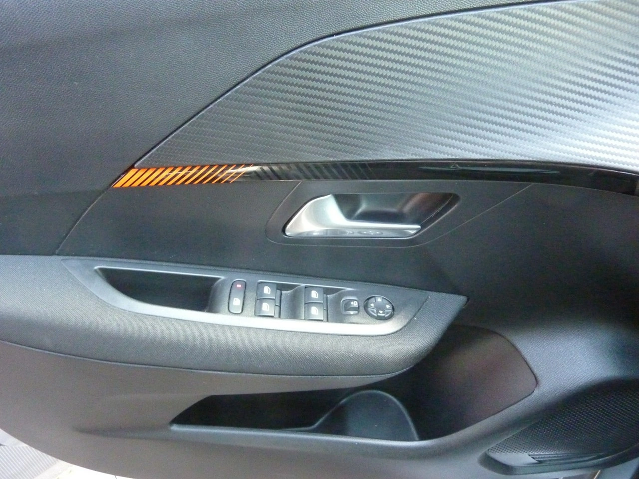 Peugeot 208 - Zdjęcie 32