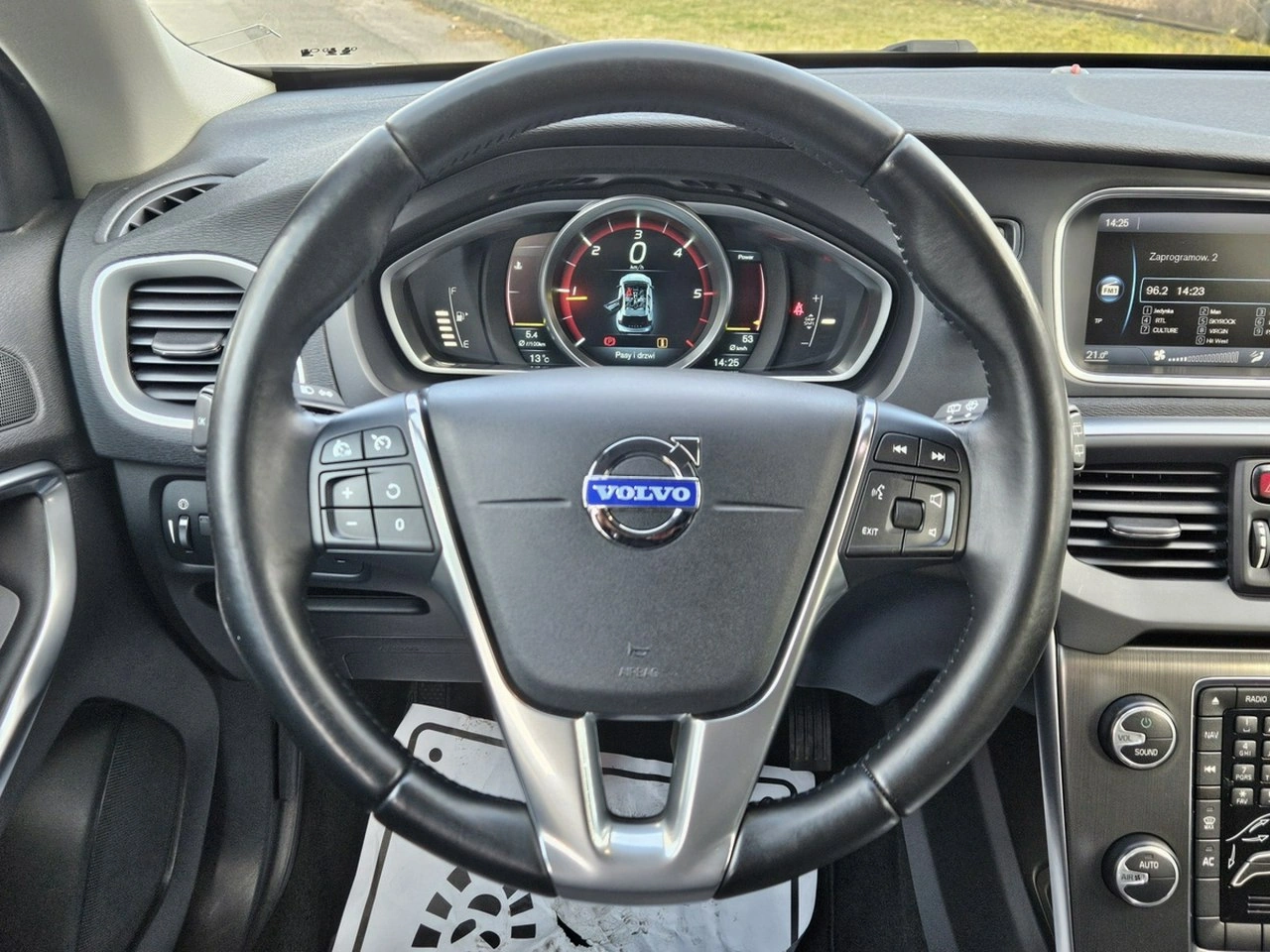 Volvo V40 Cross Country - Zdjęcie 11