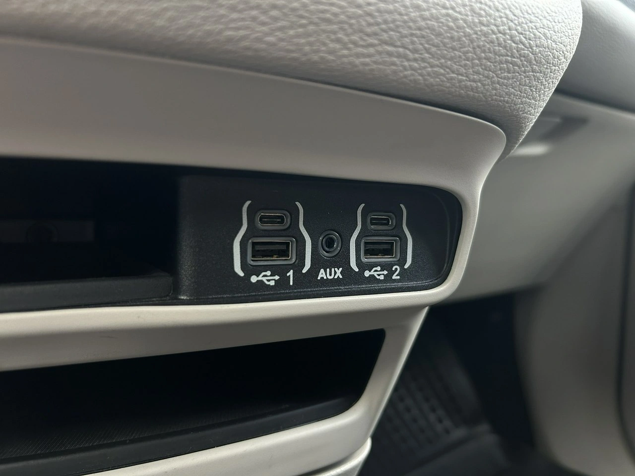 Chrysler Pacifica - Zdjęcie 27